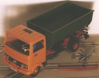 Mercedes-LKW-608-mit-Mulde_kl