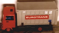 Mercedes-LKW-mit-Container_kl